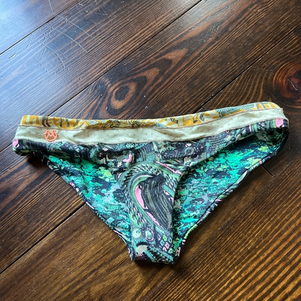 Maaji swim bottoms. Size S